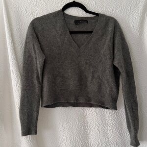360 Cashmere cropped v neck sweater